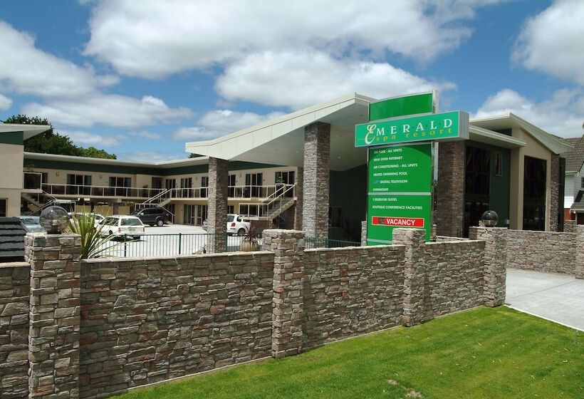 モーテル Emerald Spa Motor Inn