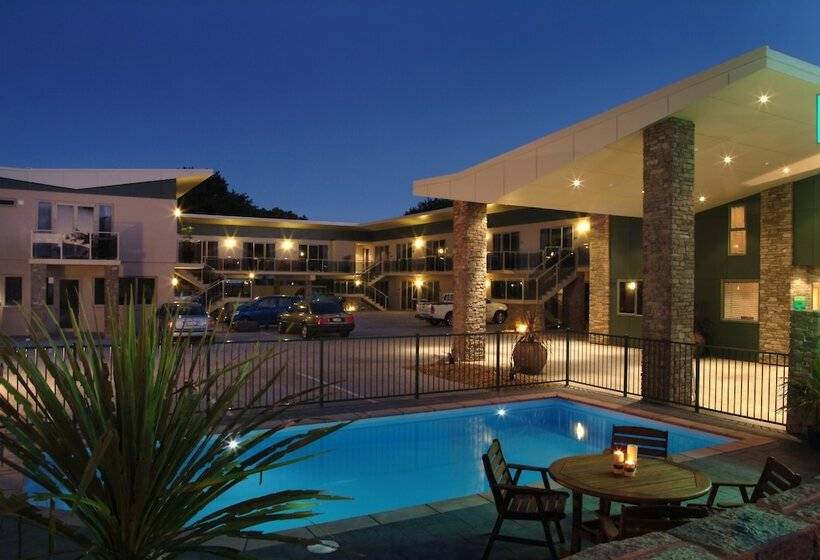 モーテル Emerald Spa Motor Inn