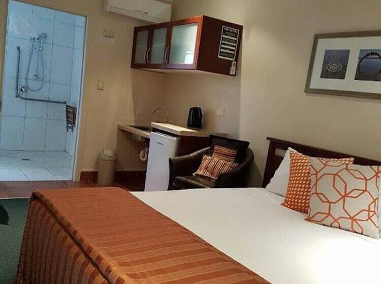 モーテル Emerald Spa Motor Inn