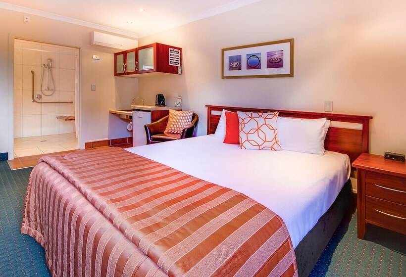 モーテル Emerald Spa Motor Inn