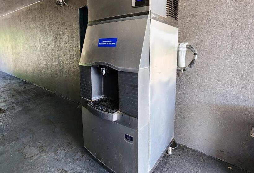 Мотель Scottish Inn & Suites