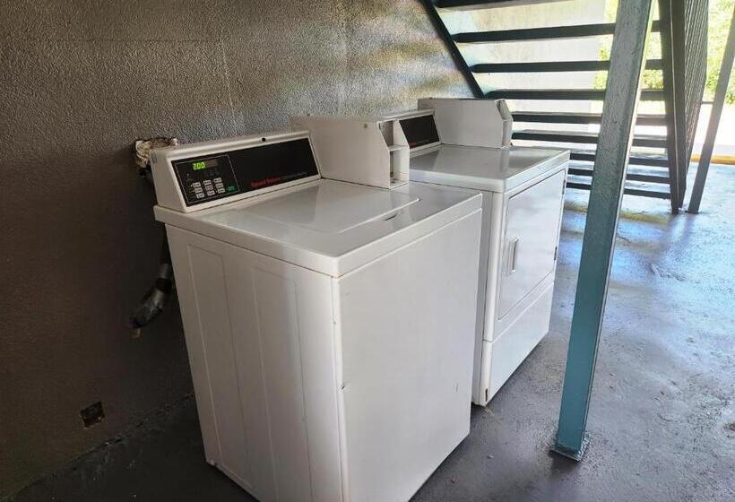 Мотель Scottish Inn & Suites