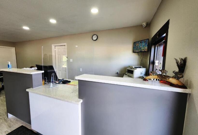 Мотель Scottish Inn & Suites