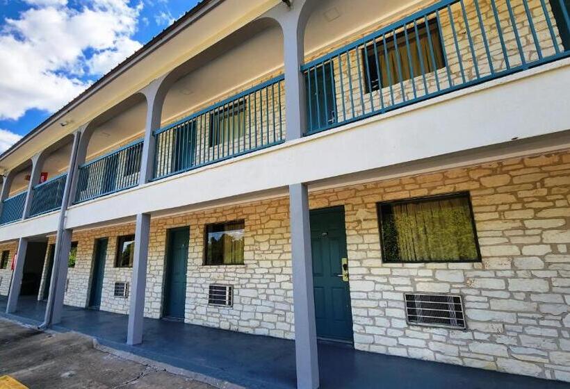 Мотель Scottish Inn & Suites