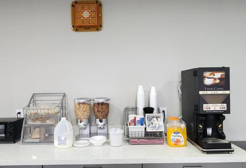 Мотель Scottish Inn & Suites