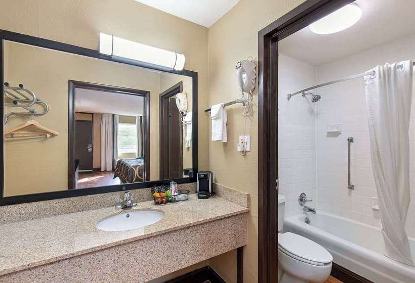 فندق على الطريق Super 8 By Wyndham Kingsport