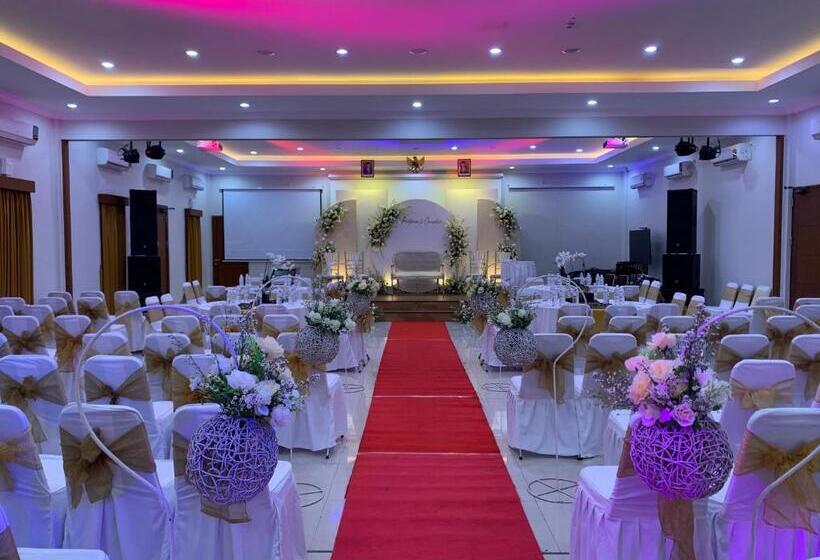 إقامة The Banyumas Villa