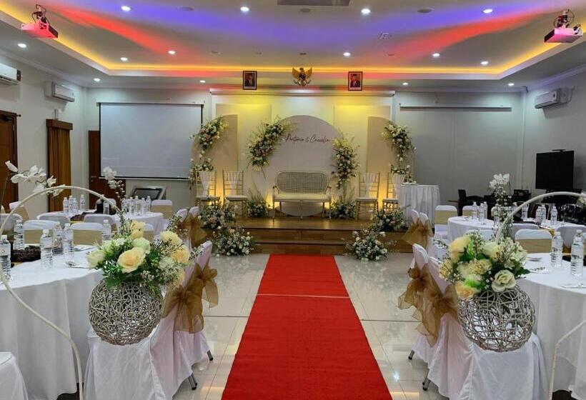 إقامة The Banyumas Villa