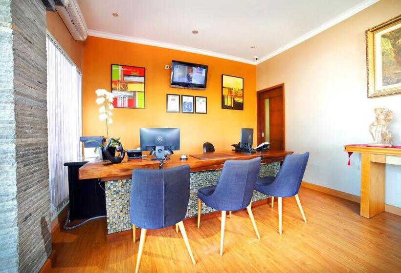 إقامة The Banyumas Villa