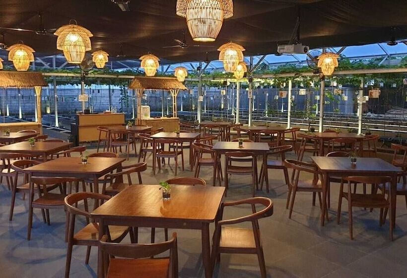 إقامة The Banyumas Villa