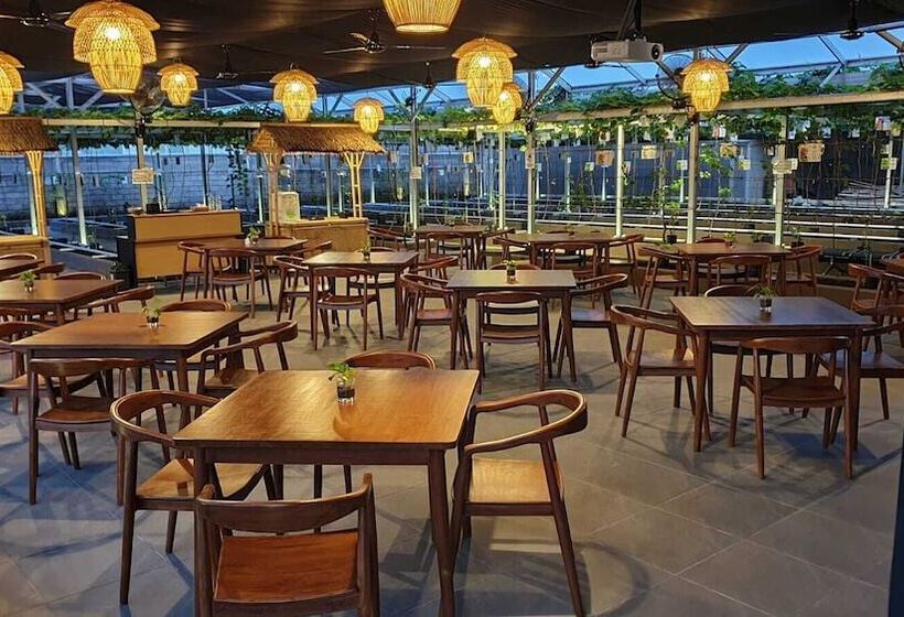 إقامة The Banyumas Villa