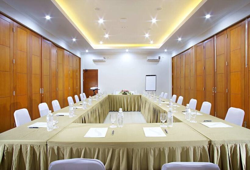 إقامة The Banyumas Villa