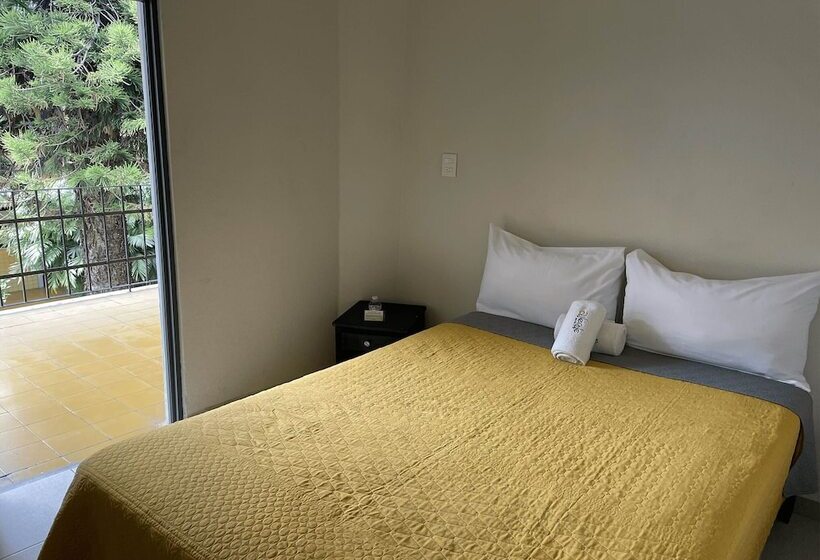 הוסטל Allende Morelia