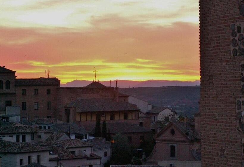 هاستل Oasis Backpackers' Toledo