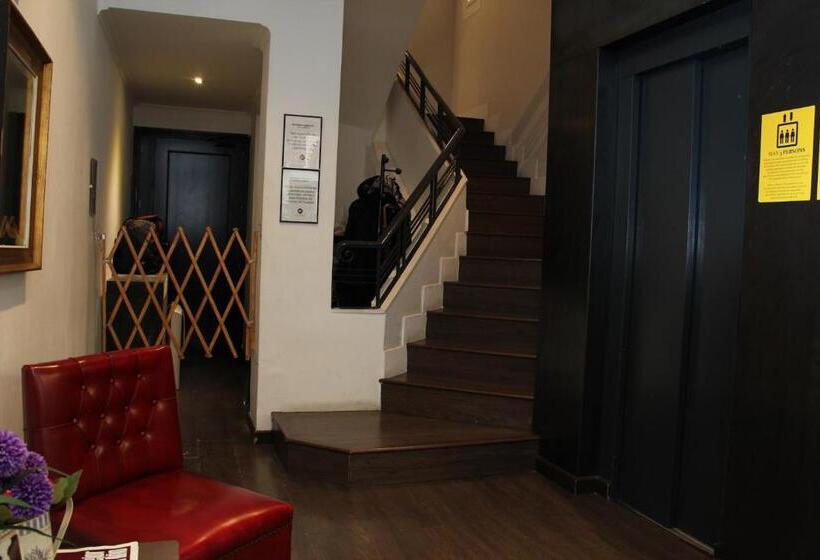 هاستل Oasis Backpackers' Toledo