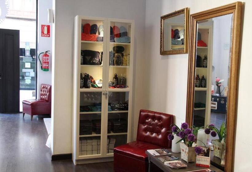 هاستل Oasis Backpackers' Toledo