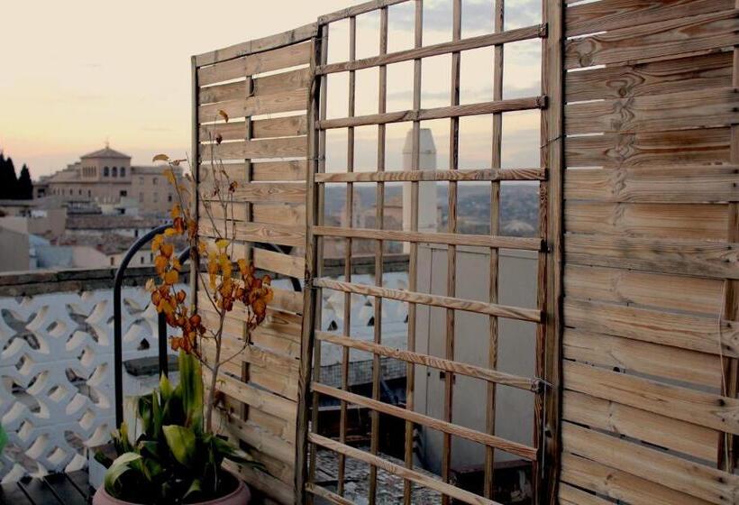 هاستل Oasis Backpackers' Toledo