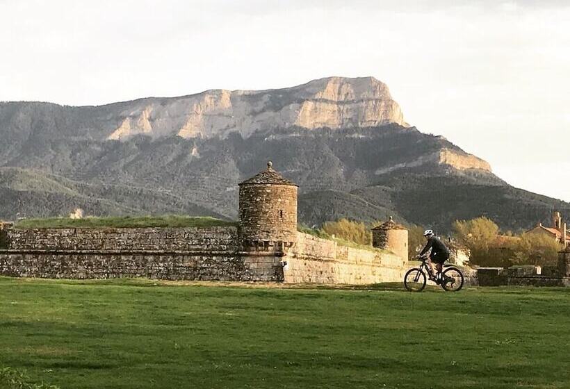 Apartahotel & Spa Jacetania