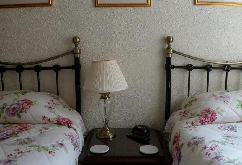 민박 The Farthings