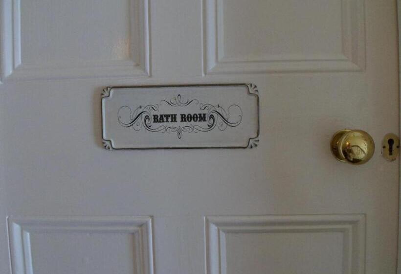 민박 The Farthings