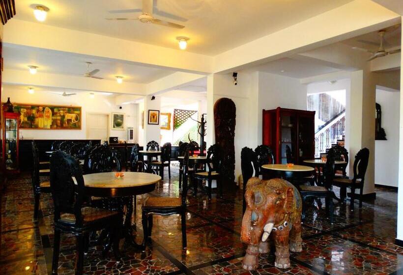 مبيت وإفطار Welcomheritage Panjim Inn