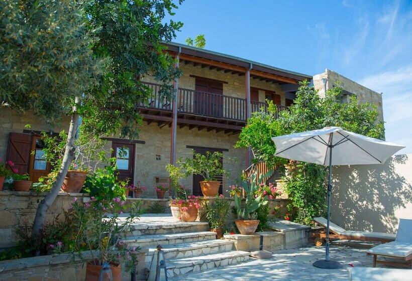 Eveleos Country House