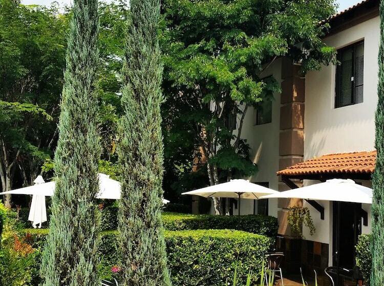 مسافرخانه Constantia Manor Guest House