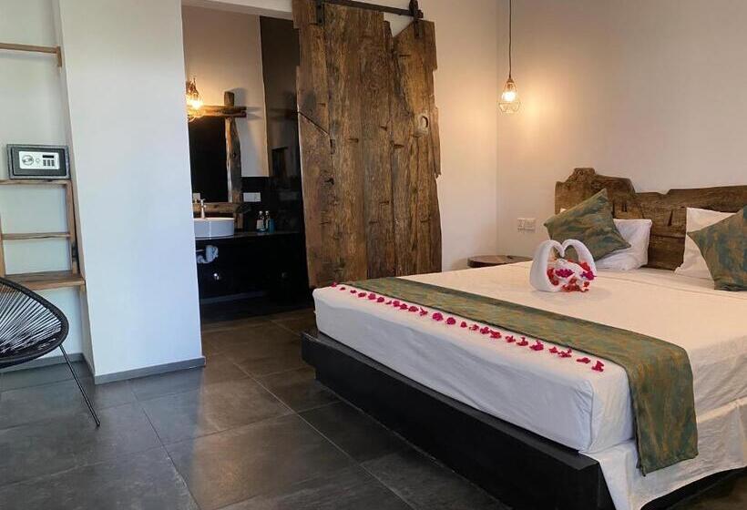 簡易ホテル Opera