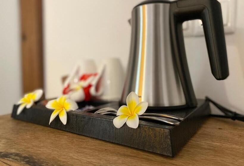 簡易ホテル Opera