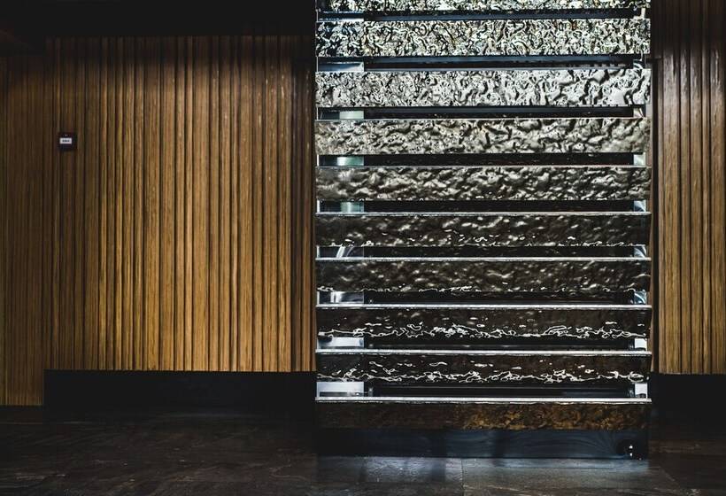 هتل 11 Mirrors Design