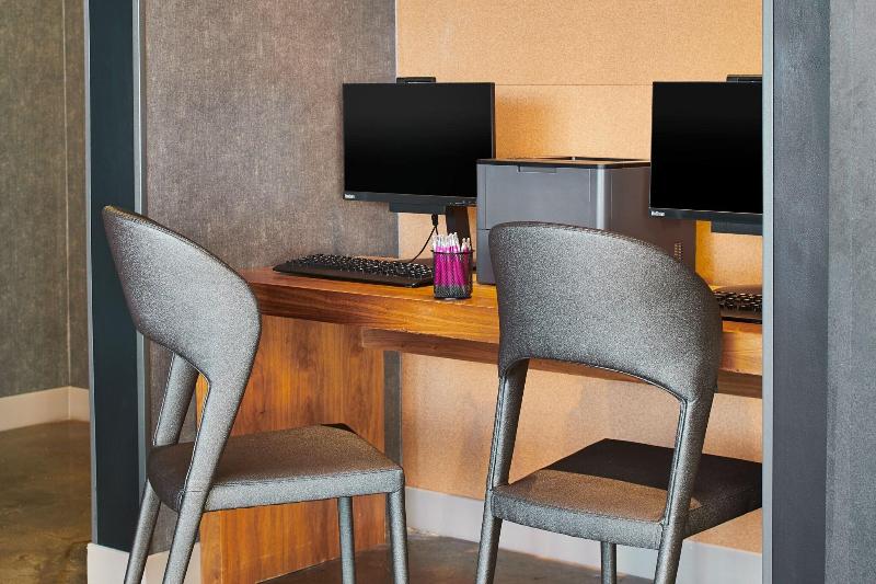 Отель Aloft Dulles Airport North