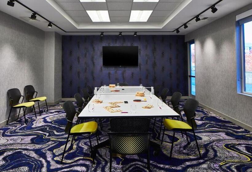 Отель Aloft Dulles Airport North