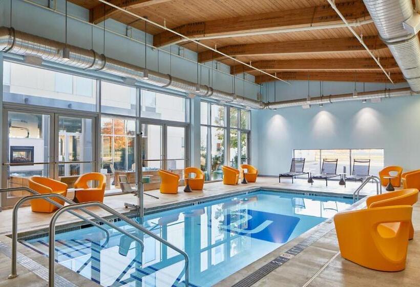 Отель Aloft Dulles Airport North