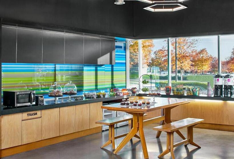 Отель Aloft Dulles Airport North