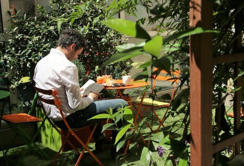 Отель Alpha Paris Eiffel By Patrick Hayat