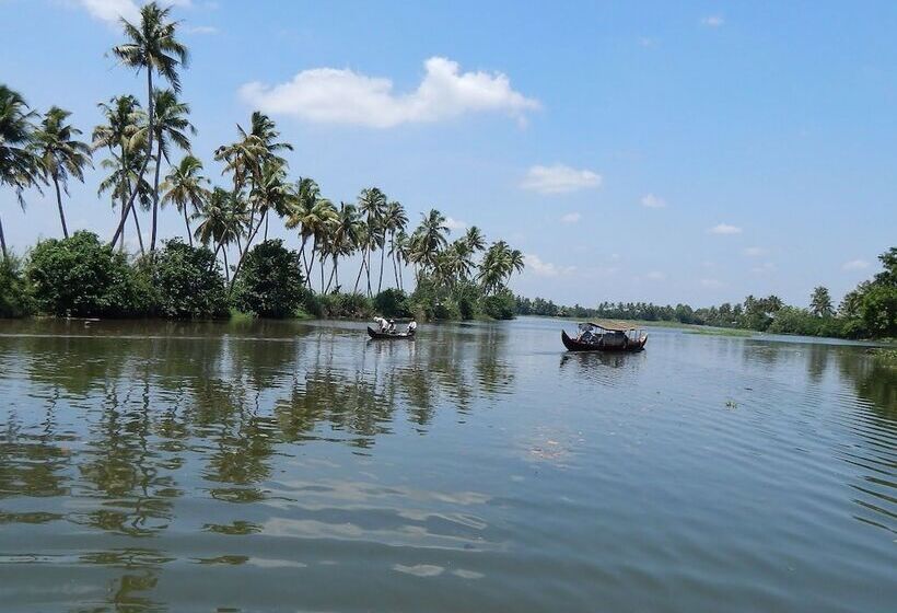 فندق Backwater Retreat   Honeymoon House