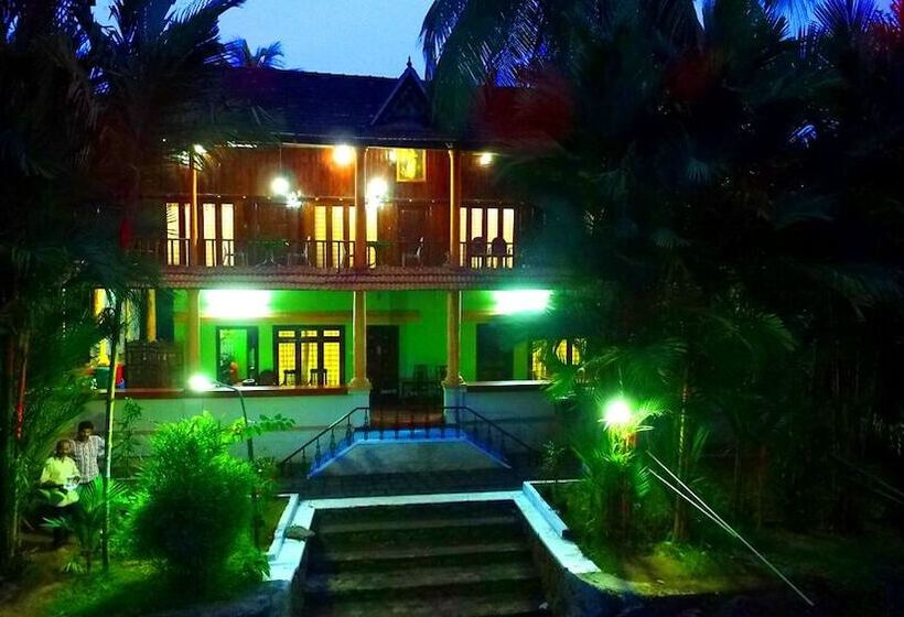 فندق Backwater Retreat   Honeymoon House