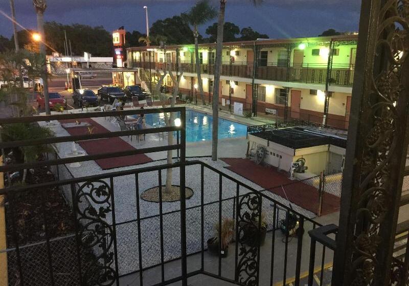 فندق Budget Inn St.petersburg