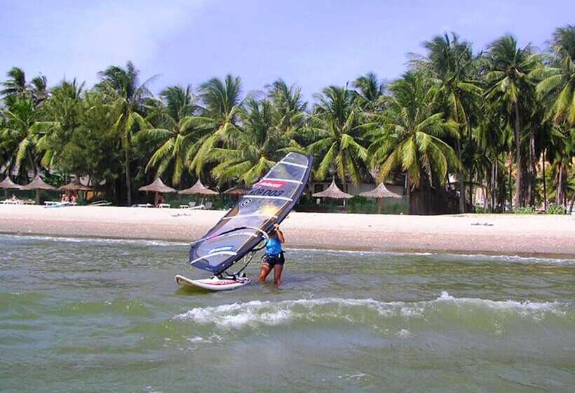 هتل Canary Beach Resort