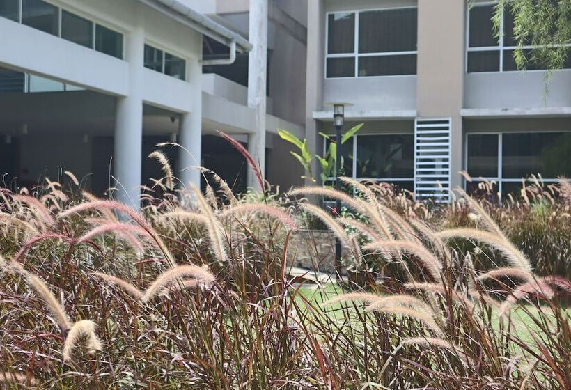 فندق Cherengin Hills Convention & Spa Resort