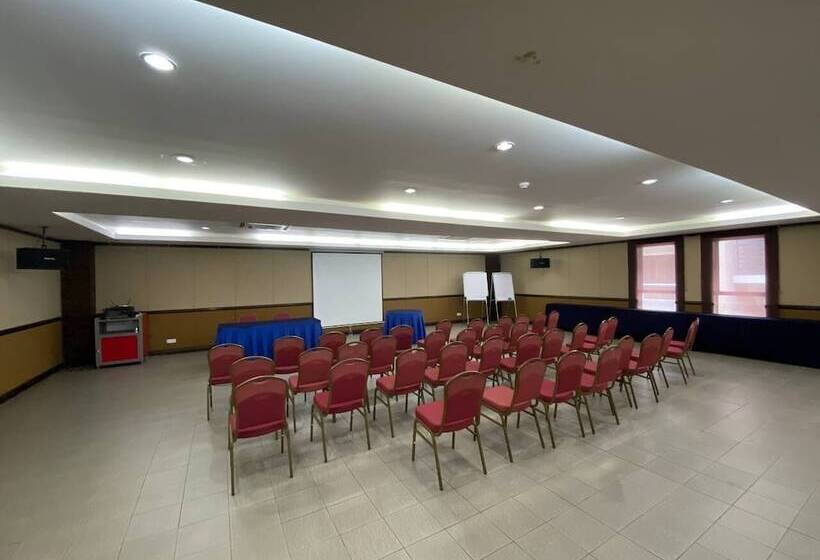 فندق Cherengin Hills Convention & Spa Resort