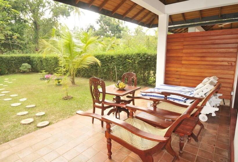 Отель Dalmanuta Gardens