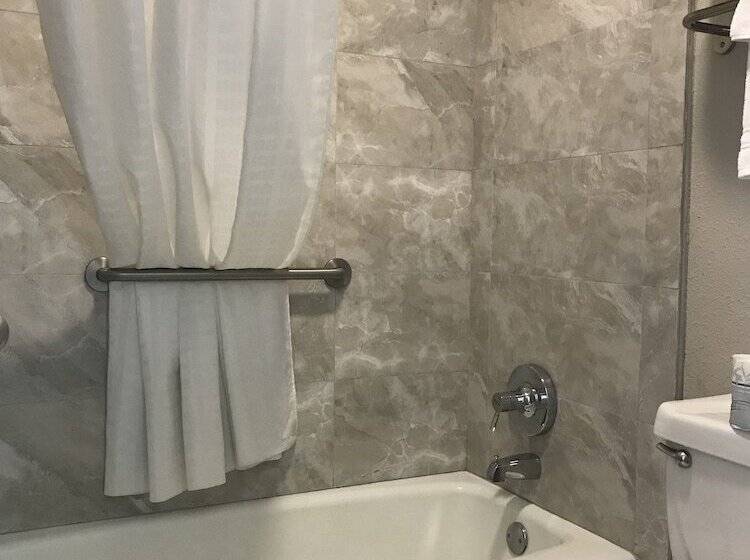 فندق Days Inn By Wyndham Grove