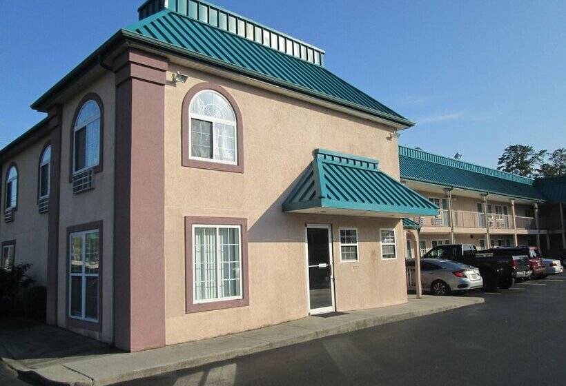 בית מלון כפרי Delux Inn & Suites