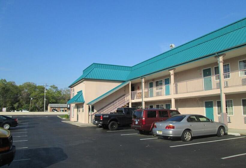 בית מלון כפרי Delux Inn & Suites