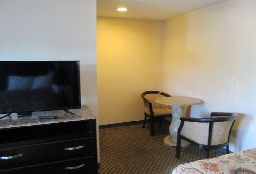 هتل Delux Inn & Suites