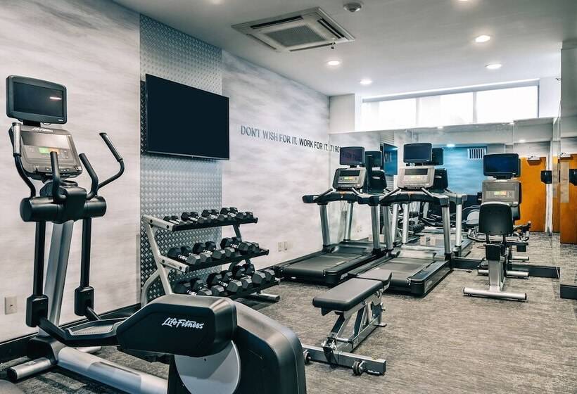 Отель Fairfield Inn By Marriott New York Laguardia Airport/astoria