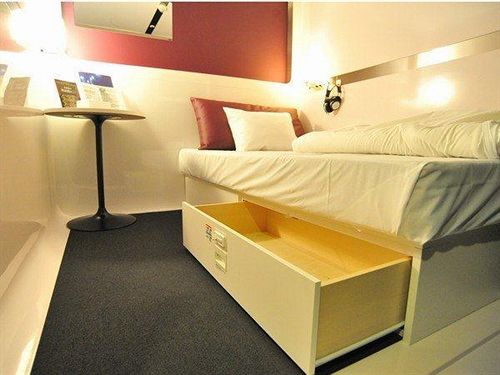 هتل کپسول First Cabin Kyoto Karasuma  Caters To Women