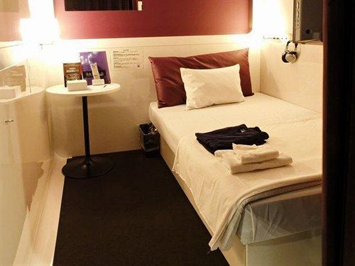 هتل کپسول First Cabin Kyoto Karasuma  Caters To Women