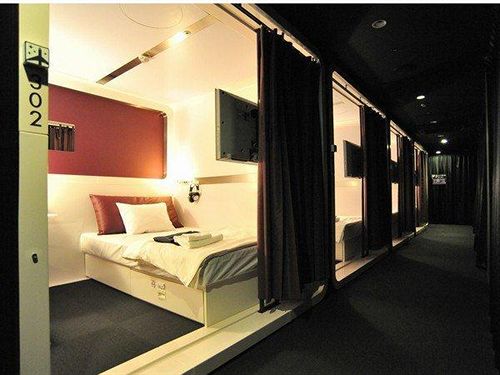 هتل کپسول First Cabin Kyoto Karasuma  Caters To Women
